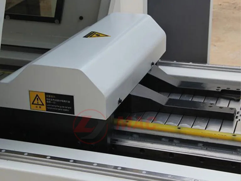 Nhà máy máy đột dập và cắt thanh cái CNC